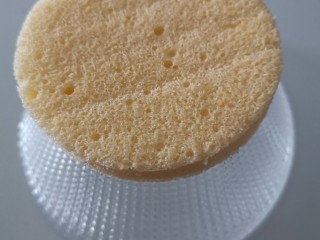 16、千层福袋蛋糕,底层放最小的那层蛋糕片