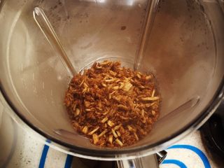 4、自制肉松,放入料理机打成肉丝