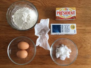 1、早餐+无泡打粉版松饼,准备好所有食材