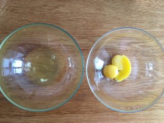 2、早餐+无泡打粉版松饼,分离蛋清蛋黄