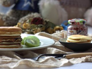18、早餐+无泡打粉版松饼,最后的成品图，搭配你喜欢的果酱，牛奶，冰激凌都可以～