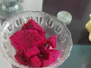 3、火龙果慕斯杯,火龙果先切丁