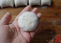 8、黑芝麻肉松饼 ,捏和切的截面