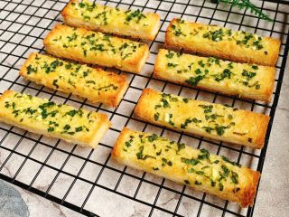 10、蒜香吐司条,满满的诱惑