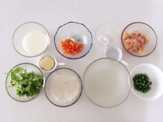 1、鸡肉浓汤—好浓的一碗鸡汤,准备好所有食材