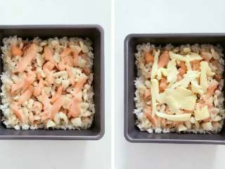 5、宝宝辅食:三文鱼鸡肉米披萨,然后铺上三文鱼片,最后在上面撒一层薄薄的芝士。