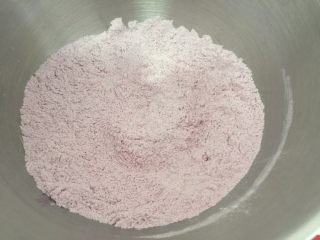 5、奶香紫薯迷你吐司,继续混合均匀