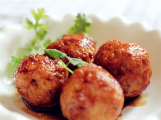 12、鹌鹑蛋肉丸子,盛出来就可以吃啦,配米饭配面条都很棒哦