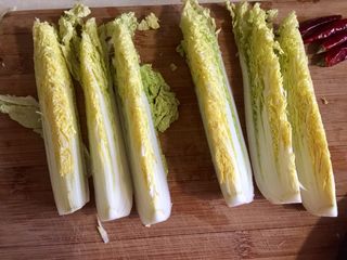 2、简单方便又美味➕蒜蓉粉丝娃娃菜,娃娃菜纵切,一分为六或者为八