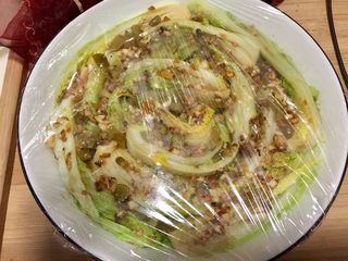 14、简单方便又美味➕蒜蓉粉丝娃娃菜,蒙上保鲜膜牙签戳几个小洞