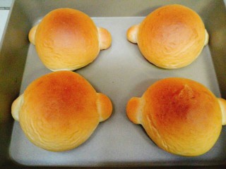 5、悟空快到我碗里来,烤箱预热160度，将发酵好的面团放入烤15分钟。