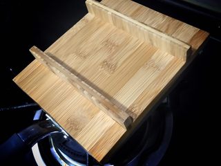 11、幸福满满厚蛋烧（宝宝辅食）,这种锅盖非常适合厚蛋烧的锅，同时又可以摆盘使用。