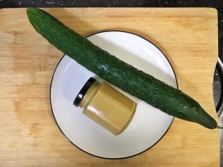 2、超满足便当（13）,黄瓜洗净 配上爱心妈妈的花生酱