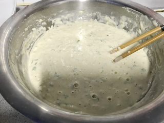 9、炸面团子,发酵后，表面明显发泡。