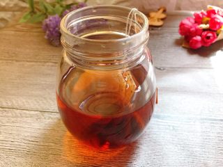 21、黑糖珍珠奶盖奶茶,红茶两包，泡在热水中，泡至茶浓再捞出茶包。