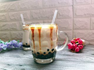 26、黑糖珍珠奶盖奶茶,成品。