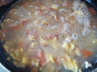 11、妈妈味道，鸡蛋面疙瘩汤,加水烧开