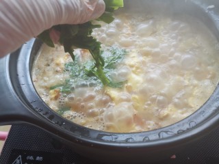 16、妈妈味道，鸡蛋面疙瘩汤,加入木耳菜丝