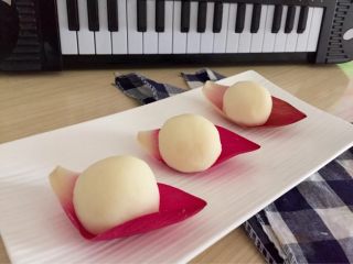 6、高汤土豆泥,如图没有模具也没关系哦，圆圆的也很可爱哦。