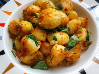 6、香煎小土豆,香喷喷的小土豆就做好啦