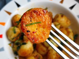 7、香煎小土豆,一口一个好诱人