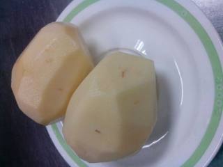 1、李师傅 自制薯片,选形状 大小适中 水分好的土豆去皮