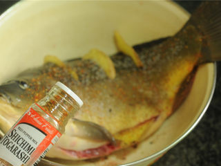 6、紫苏蒸桂鱼,撒入七味粉