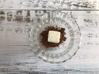 10、三色牛奶小方,取出几个沾上可可粉