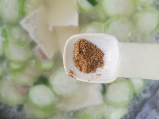 11、丝瓜豆腐瘦肉汤,加一丢丢十三香