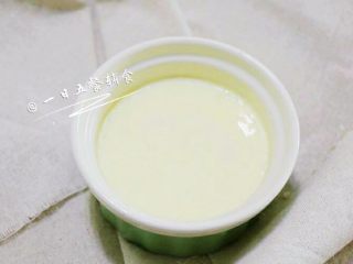9、牛奶布丁 宝宝辅食，鸡蛋+牛奶+柠檬汁,完成后可以加些果干或者水果，更好吃。