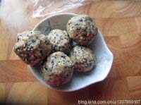 21、苏式松仁枣泥&椒盐麻仁月饼,搅拌均匀,差不多分成5份