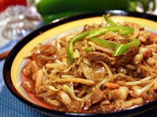 20、东北那旮沓的美食★酸菜豆芽炒宽粉,来一碗，米饭，开造吧！老铁！还等啥呢？要不要再来俩口小酒？哈哈。翠花的酸菜都上来了，咱们就别客气了吧！