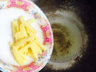 20、双笋炒虾仁（芦笋+玉米笋）,放入葱丝