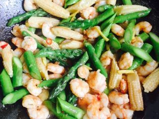 29、双笋炒虾仁（芦笋+玉米笋）,翻炒片刻即可