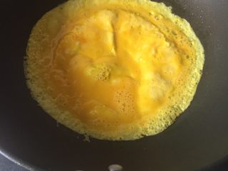 4、美味寿司卷,鸡蛋小火煎