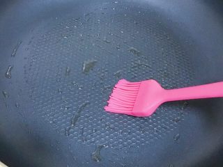 6、水果披萨,平底锅烧热刷一层薄薄的宝宝核桃油