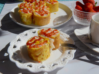 14、早餐鸡蛋卷,美味简单的早餐就做好了。