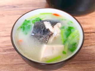 19、鱼头豆腐汤,浓浓的鱼汤，一点腥味都没有，美味极了
