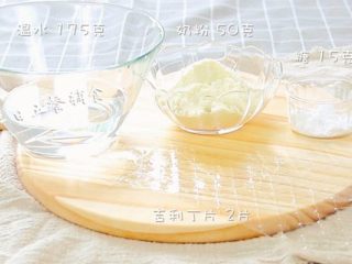 1、牛奶布丁,食材：奶粉 50克，温水 175克，吉利丁片 2片，糖 15克，凉白开 50克