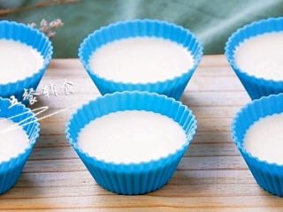 6、牛奶布丁,嫩滑Q弹的口感。吃不完的继续冰箱冷藏哦，室温放久了会化的呢。