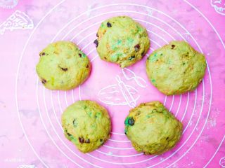 13、全麦咖啡杏仁软欧（无糖无油）,滚圆后再盖保鲜膜醒发20分钟