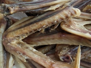 1、吮指回味的腊鸭翅,腊鸭翅，妈妈的“杰作”????