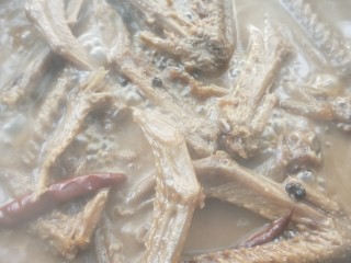 14、吮指回味的腊鸭翅,汤汁变浓稠。