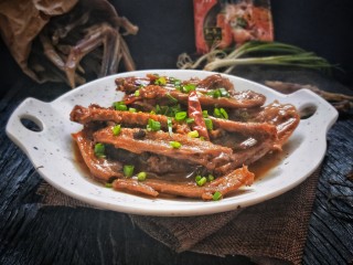 16、吮指回味的腊鸭翅,拍近一点，赶紧抓着吃啦，哈哈！