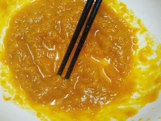 2、南瓜甜包,取出压泥,放凉