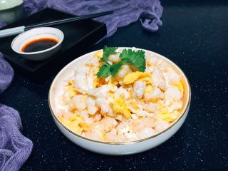 15、赛蟹肉版  炒虾仁,炒好的“赛螃蟹”蘸着小料吃，味道极像螃蟹。