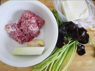 1、早餐～生煎馄饨,食材可以前天晚上准备好，都是现成的放冰箱