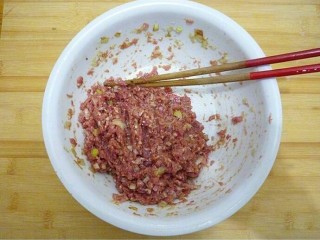 3、早餐～生煎馄饨,肉馅调匀