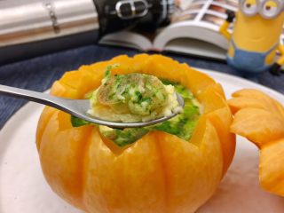 20、太阳果虾皮蛋羹-辅食,如慕斯般口感的蛋羹,还带着太阳果的微甜和清香。野生生晒的淡虾皮可以放心添加给到宝宝钙质,自然的微咸也能让已经11个月大的,不可避免的尝过些调味品的小机灵鬼一些“甜头”。吃完了蛋羹,清甜的太阳果盅同样可以食用。