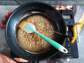 9、核桃花生芝麻糖,糖浆熬到116度就差不多了